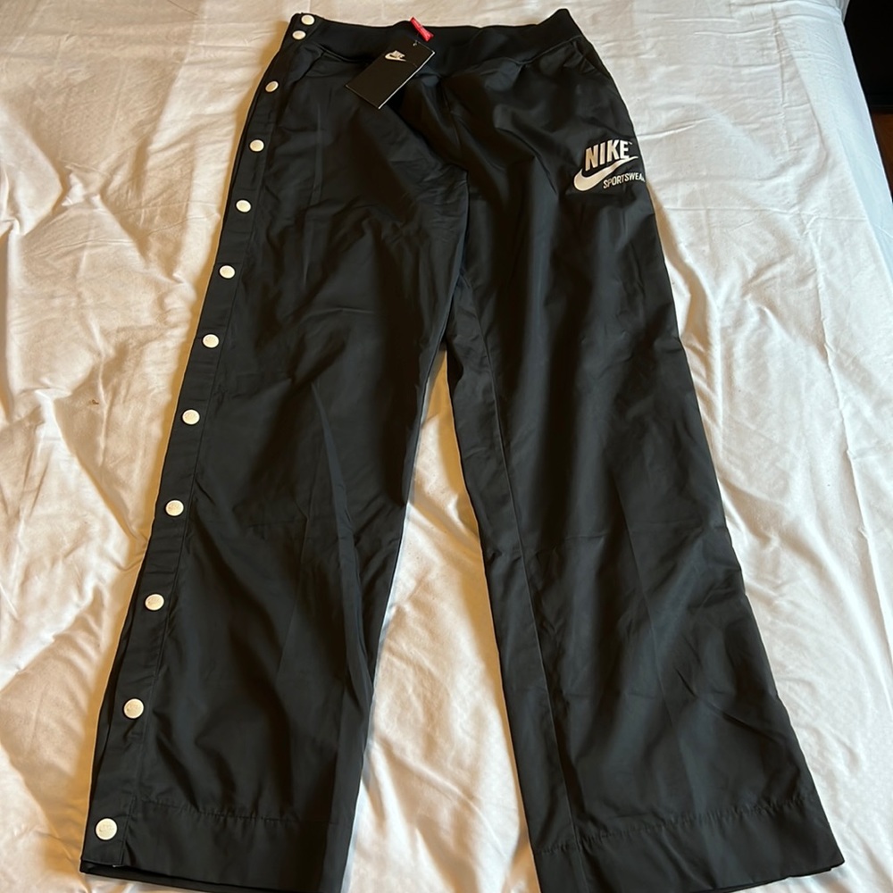 Nike pants NWT streetwear style track pants size small
